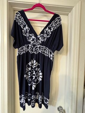 Cristinalove Navy and White V-Neck Patterned Tunic